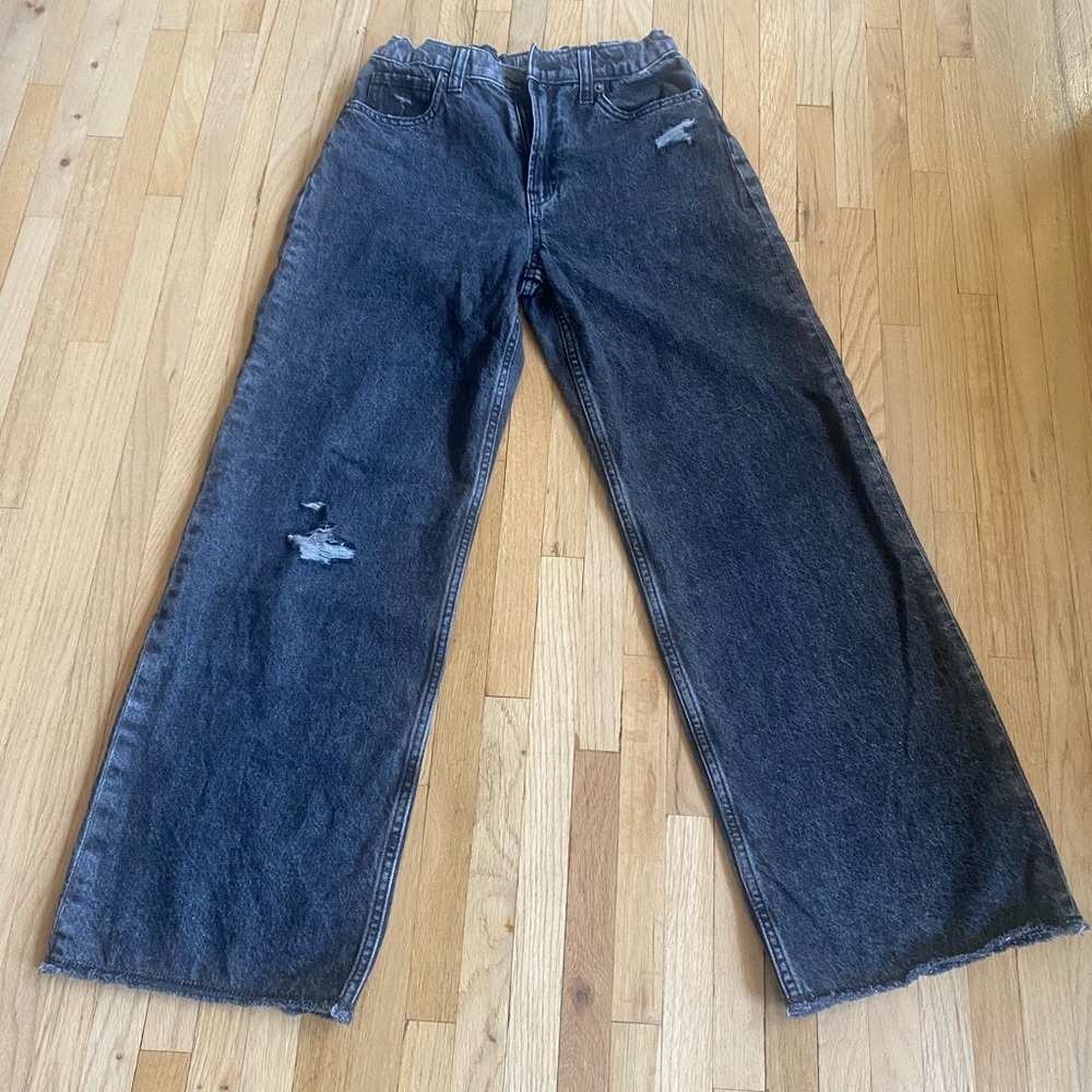 Girls GAP size 14 Low Stride Denim
Distressed Black